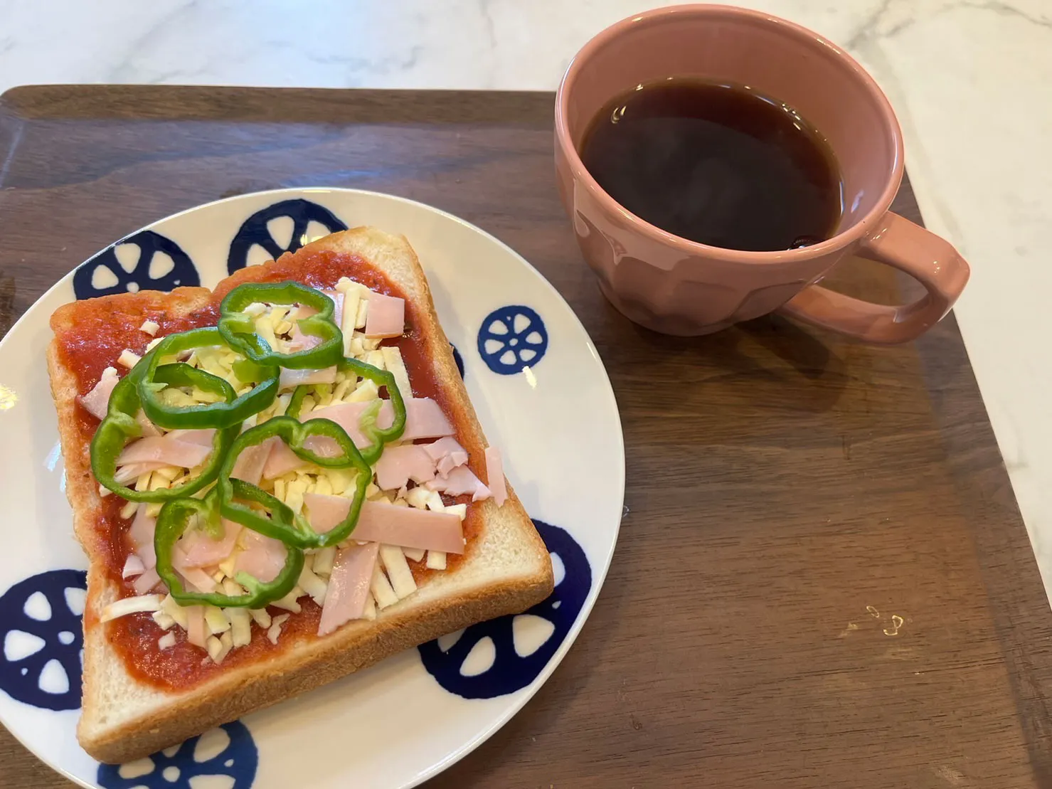 朝食